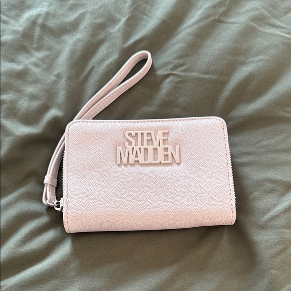 Steve Madden Handbags - Steve Madden Wristlet Clutch